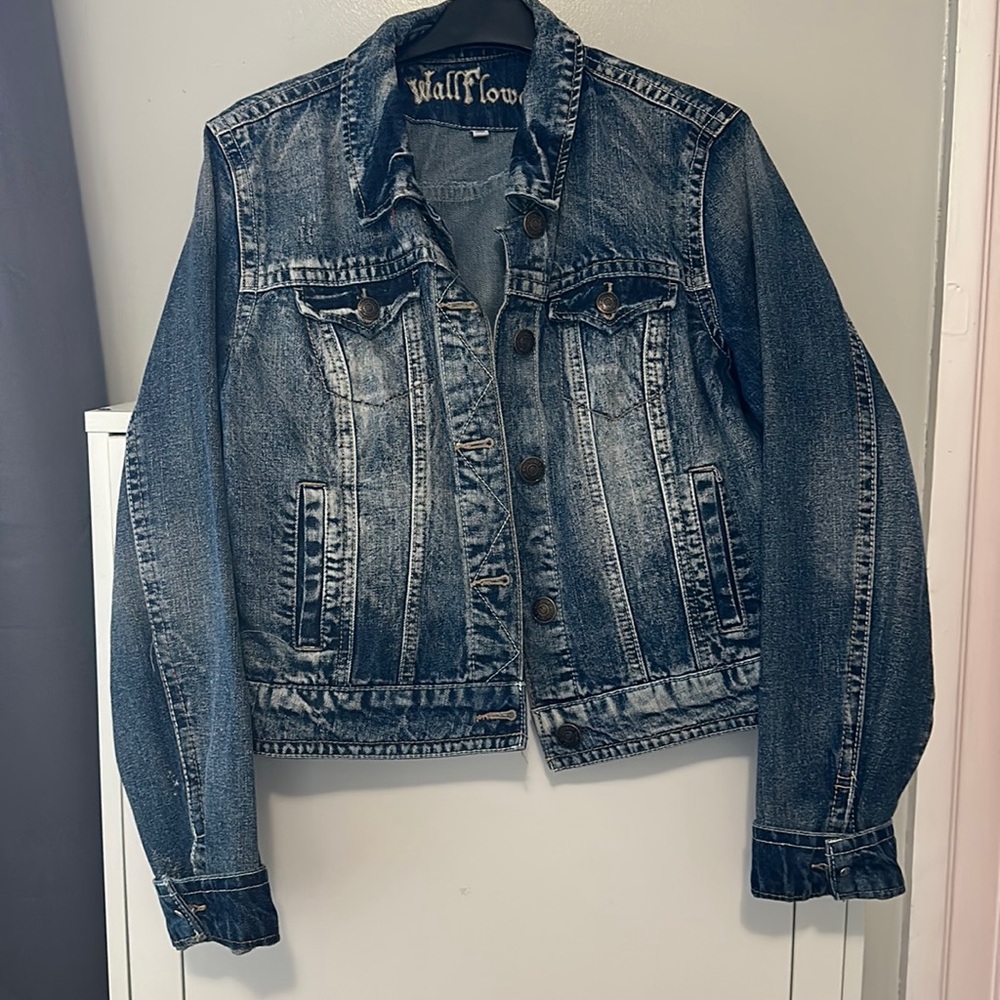 Wallflower women’s jean jacket size LG
